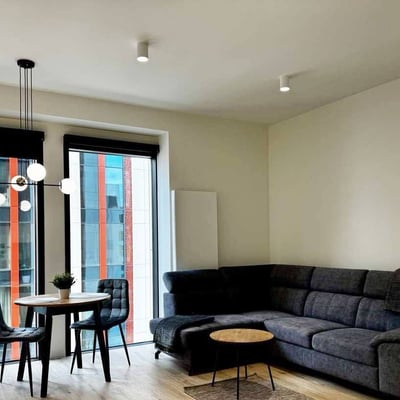 Alquiler de un elegante apartamento de 1 habitación, 32 m², Wola, Varsovia, Polonia